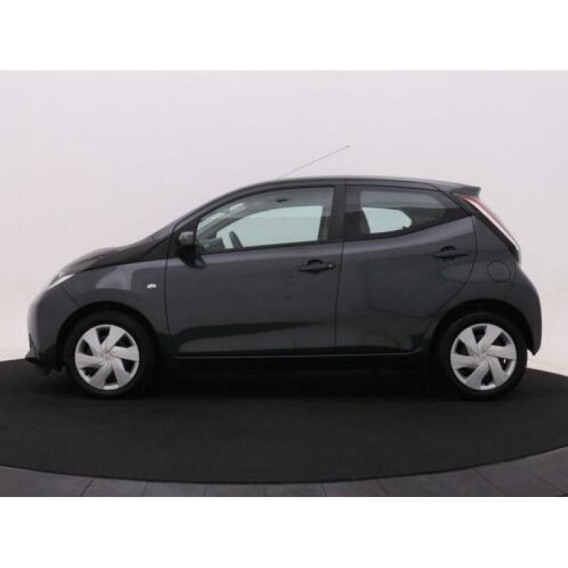 Toyota Aygo 1.0 VVT-i X-PLAY 5 DEURS | Camera achter | LED d