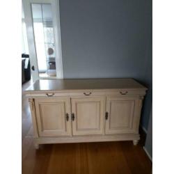 Dressoir geheel van eikenhout. White wash, afm.153x 53x 90cm