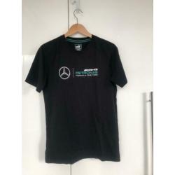 Mercedes AMG Formule 1 outfit: vest, T-shirt en broek