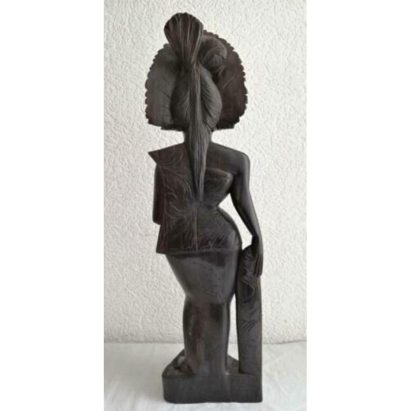 Grote Balinese houten sculptuur vrouw, 61 cm hoogte