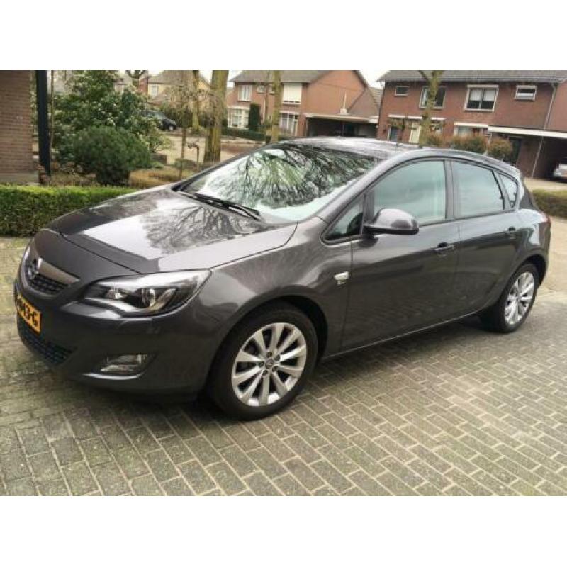 Opel Astra 1.4 Turbo 103KW 5D 2012 Grijs met achterschade