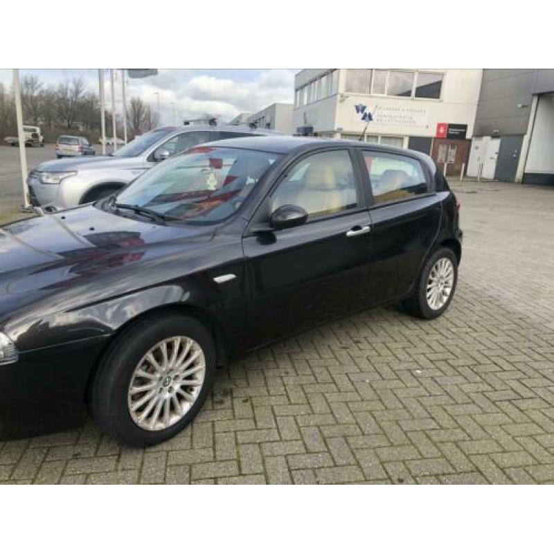 Alfa Romeo Alfa-147 1.6 T.spark 16V 77KW 5DR 2006 Zwart