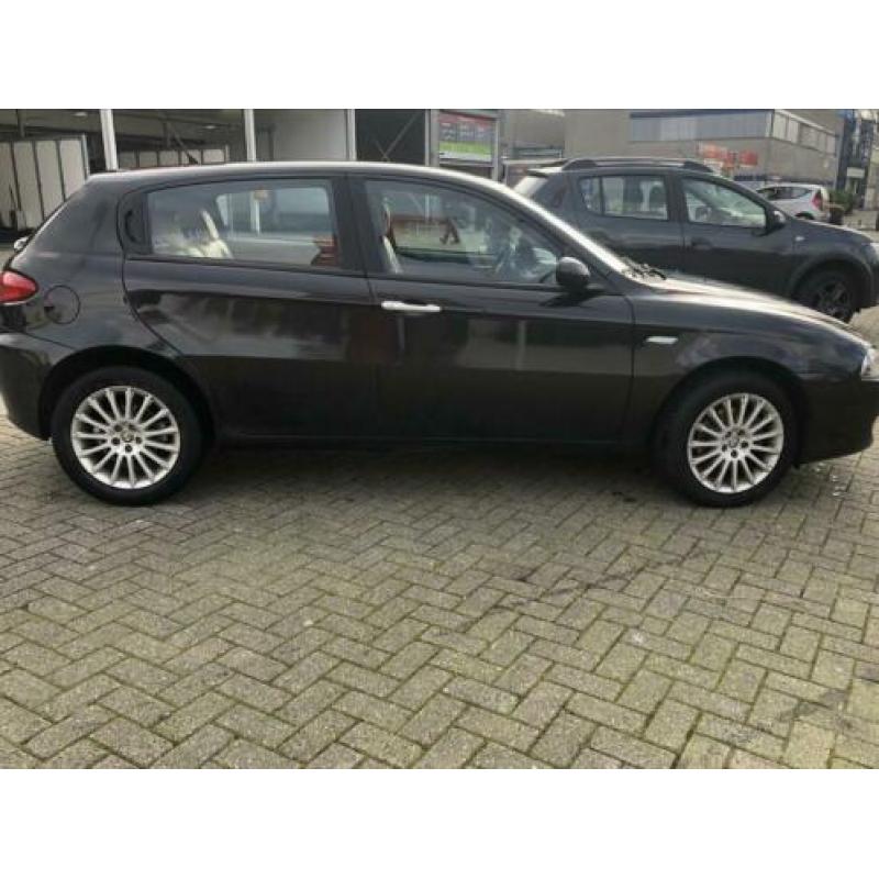 Alfa Romeo Alfa-147 1.6 T.spark 16V 77KW 5DR 2006 Zwart