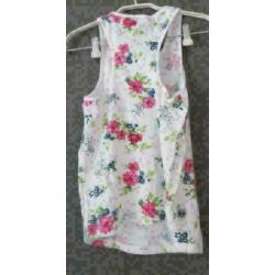 Benetton wit mouwloos bloemen shirt maat 146