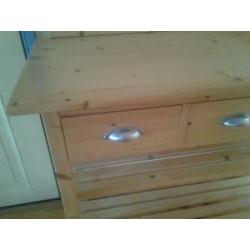 Blankhouten commode