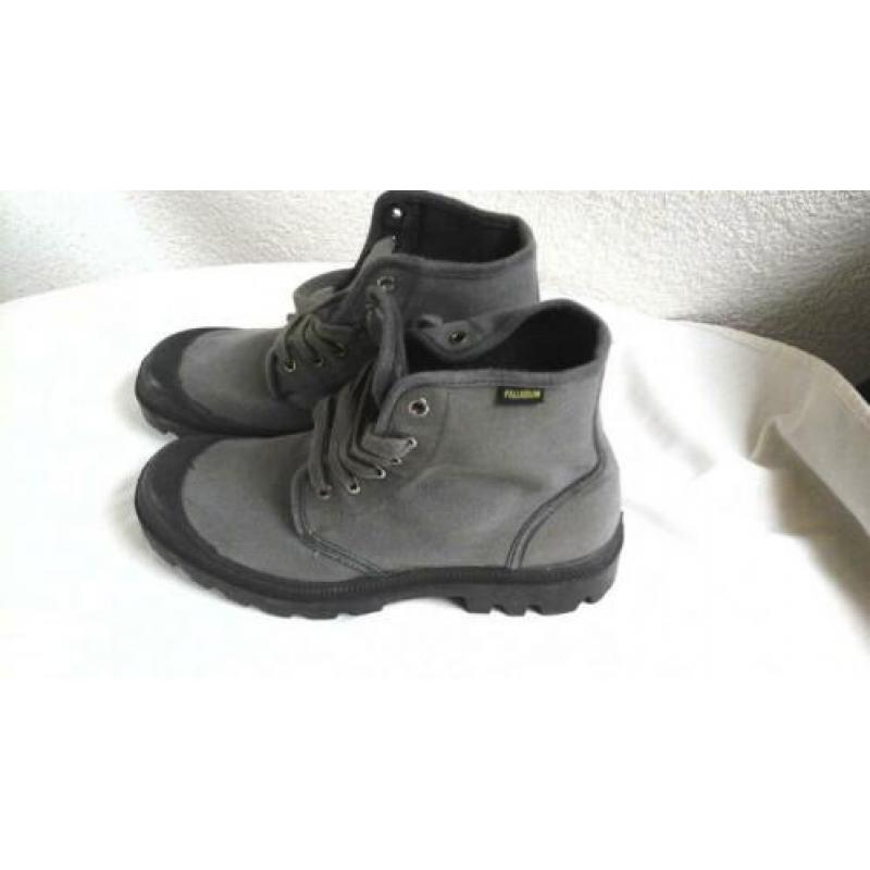 Paladium: z.g.a.n. canvas schoenen/gympen mt: 42 kl: grijs