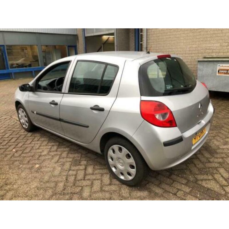 Renault Clio 1.2-16V Special Line 5 deurs Airco 155.000km NA