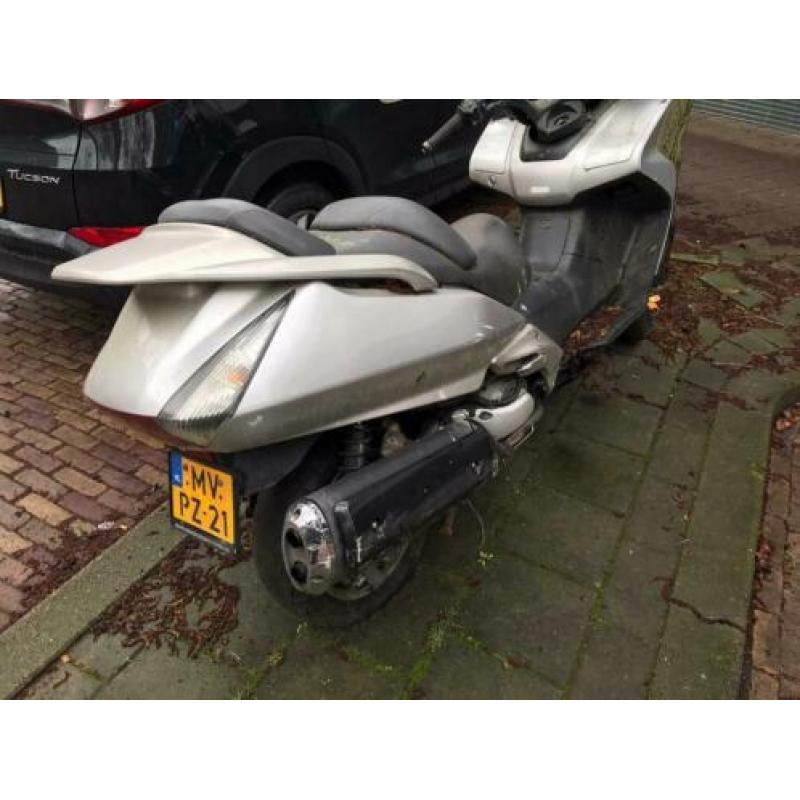 Honda 600cc Silverwing motorscooter loop of sloop. Blok goed