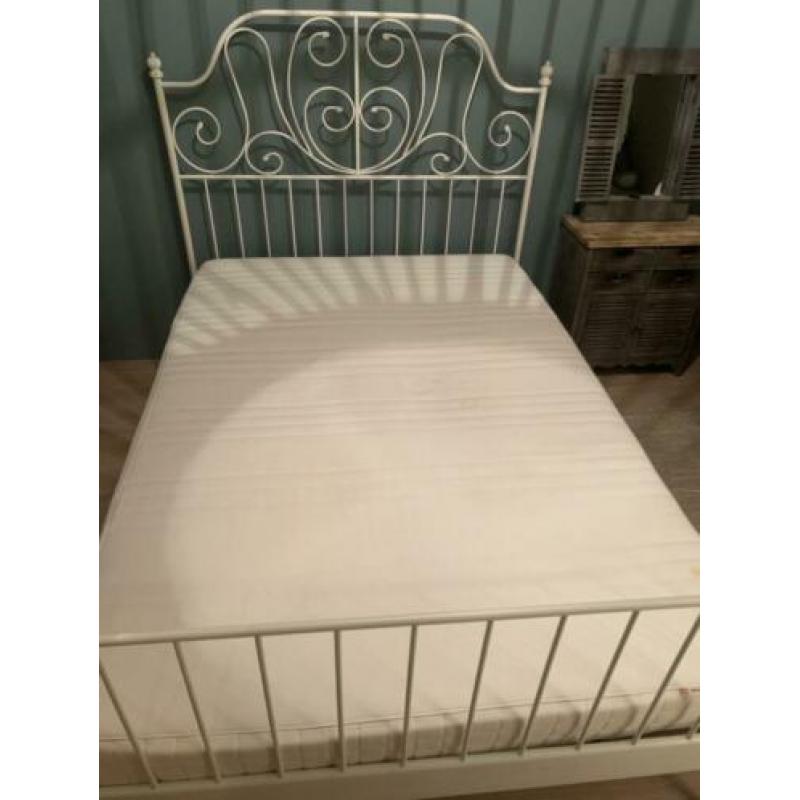 IKEA Leirvik bedframe incl lattenbodems en matras 140x200 cm