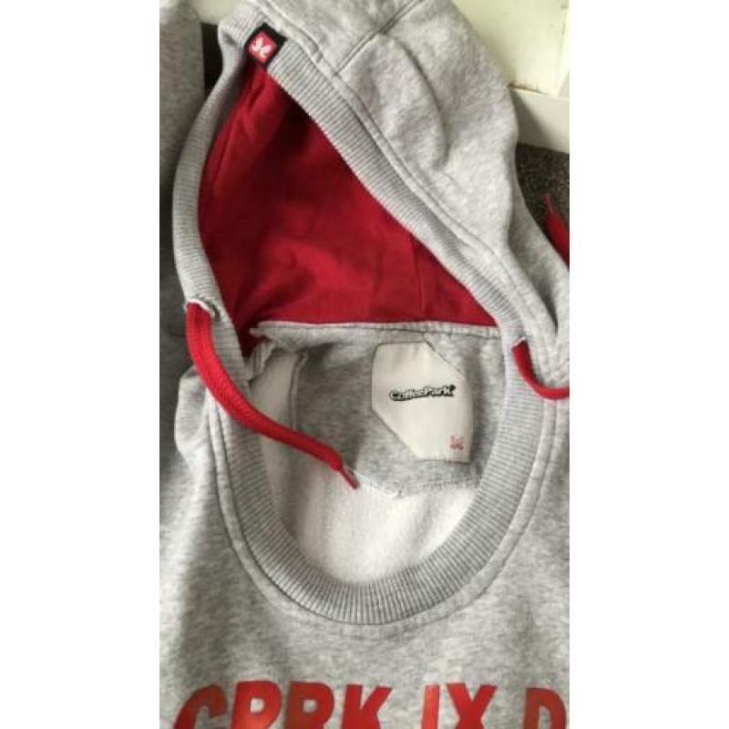 Hoody voor meiden. Grijs en rood. Dikke en warm. Maat 146(S)