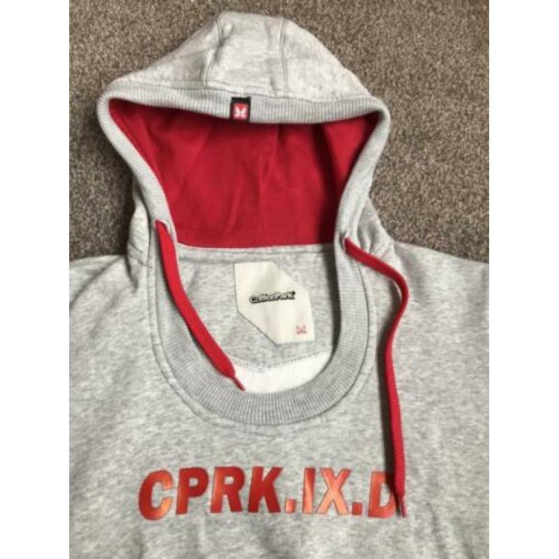 Hoody voor meiden. Grijs en rood. Dikke en warm. Maat 146(S)