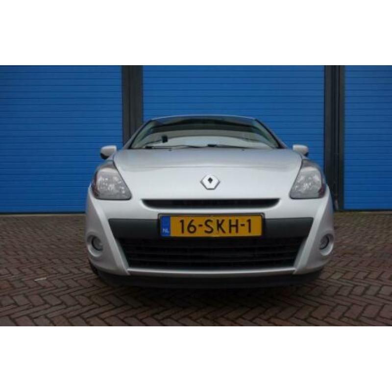 Renault Clio 1.5 dCi Collection ZEER NETTE AUTO (bj 2011)