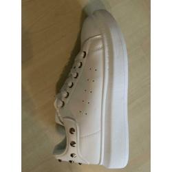 Nieuw!! Witte sneakers met studs