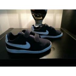 Schoenen Nike maat 26