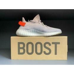 Adidas Yeezy Boost 350 V2 Tail Light 42 2/3