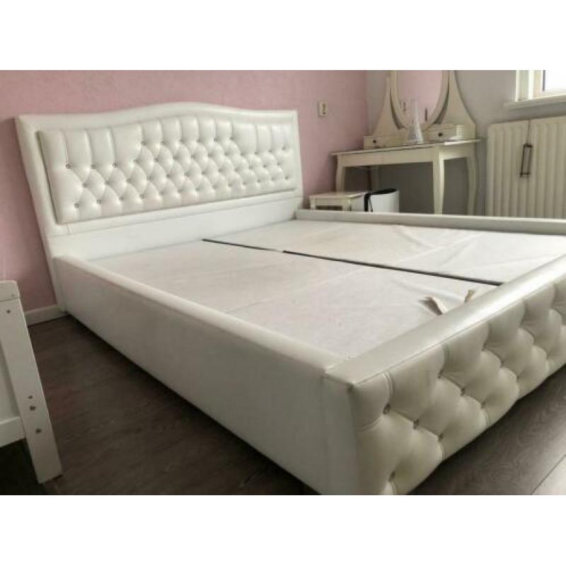 2 persoons bed met baza en diamanten