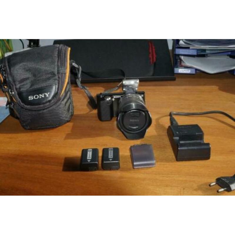 Sony nex 5 met kitlens, 2 accu's, oplader, tas en flitser