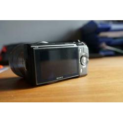 Sony nex 5 met kitlens, 2 accu's, oplader, tas en flitser