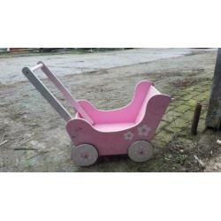 Houten poppenwagen