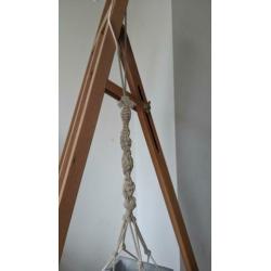 Handgemaakte macramé planten hanger met pot