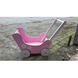 Houten poppenwagen