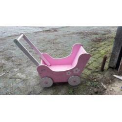 Houten poppenwagen