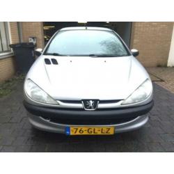 Peugeot 206 1.6-16V XT (bj 2001)