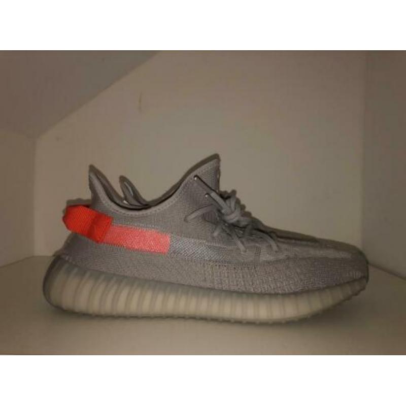 Yeezy Boost 350 V2 Tail light 45 1/3