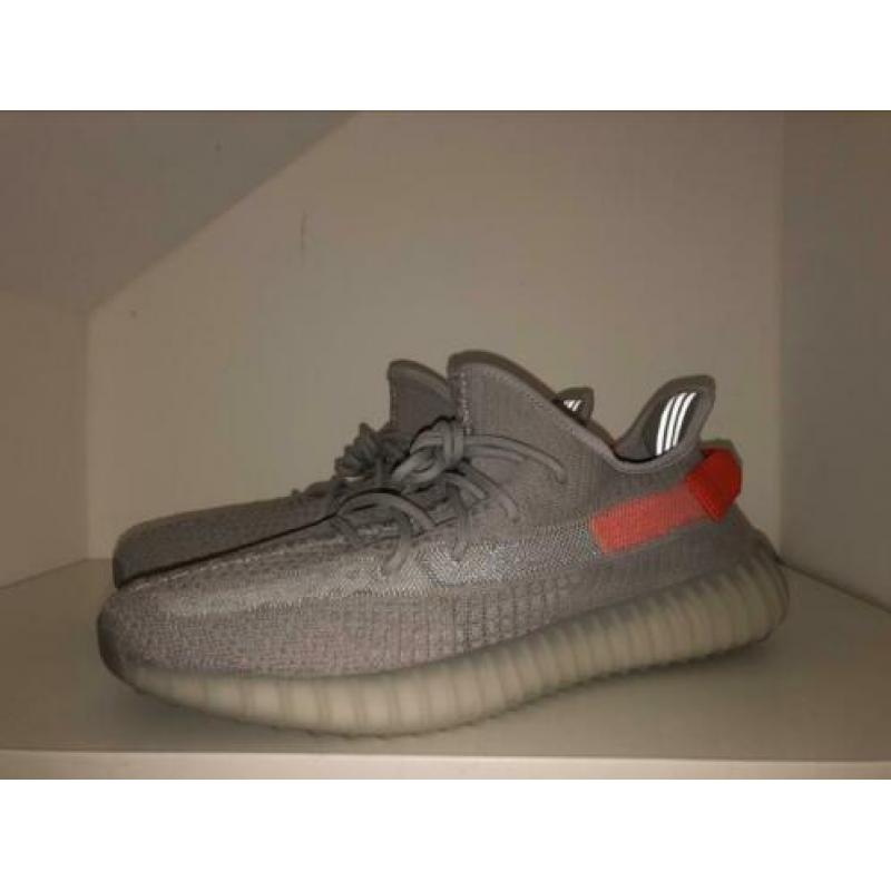 Yeezy Boost 350 V2 Tail light 45 1/3