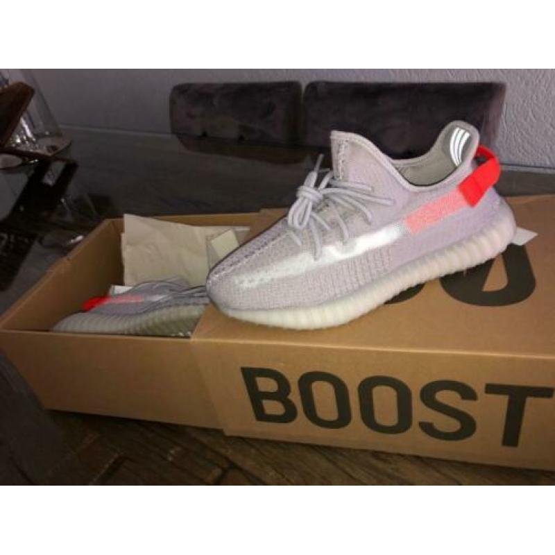 NEW YEEZY Boost 350 V2 Tail Light SIZE 42 2/3 US 9