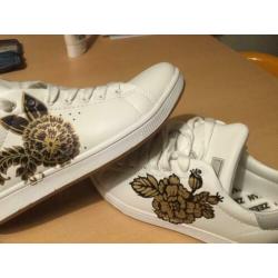 Zeeman sneakers, met gouden bloemen motief