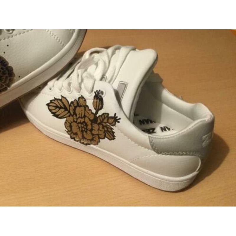 Zeeman sneakers, met gouden bloemen motief