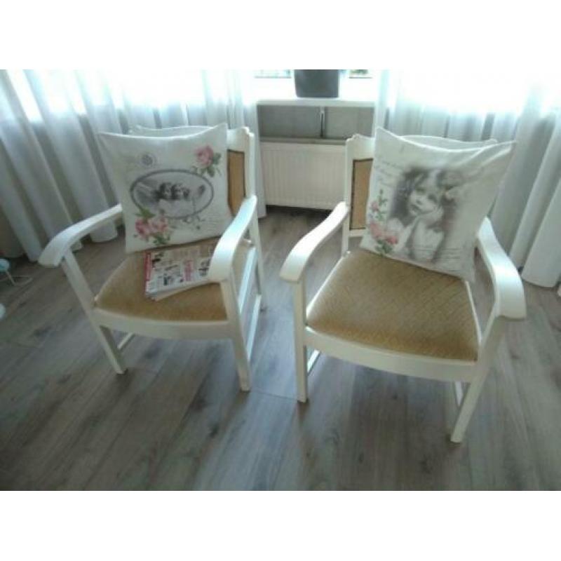 2 antieke stoelen