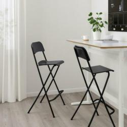 Twee hoge stoelen