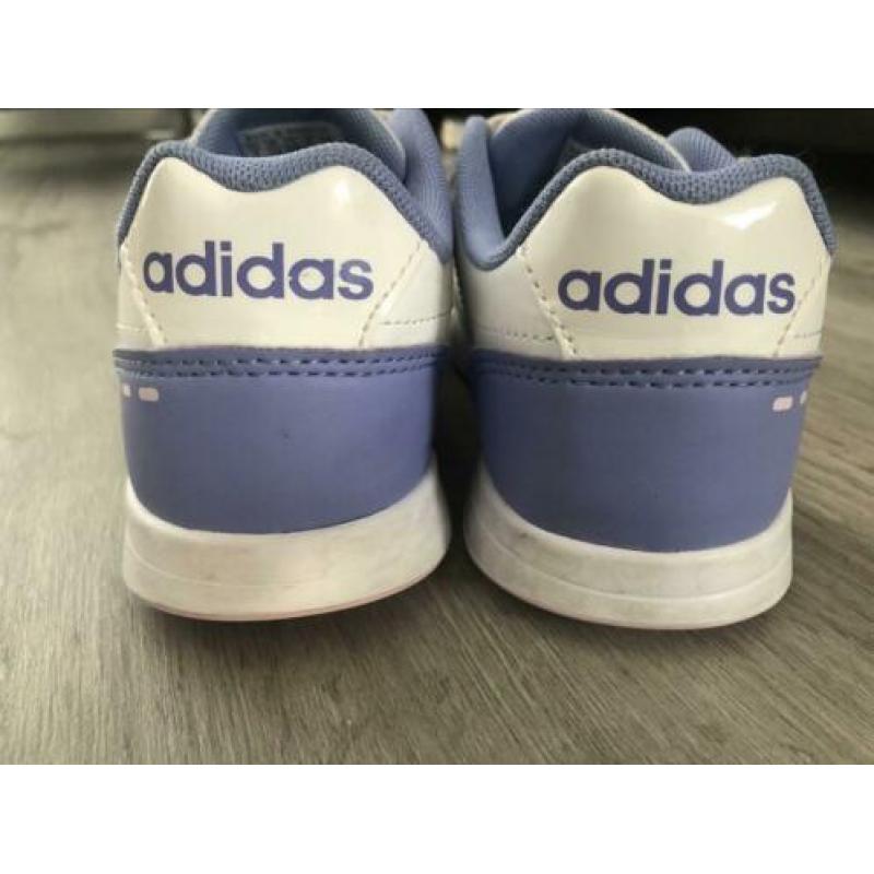 Adidas sneaker maat 32