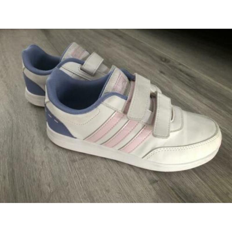 Adidas sneaker maat 32