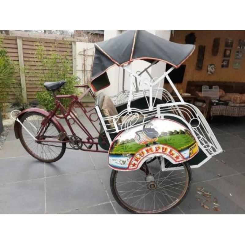 Te koop: becak (bedjak, riksja, indonesische becak)