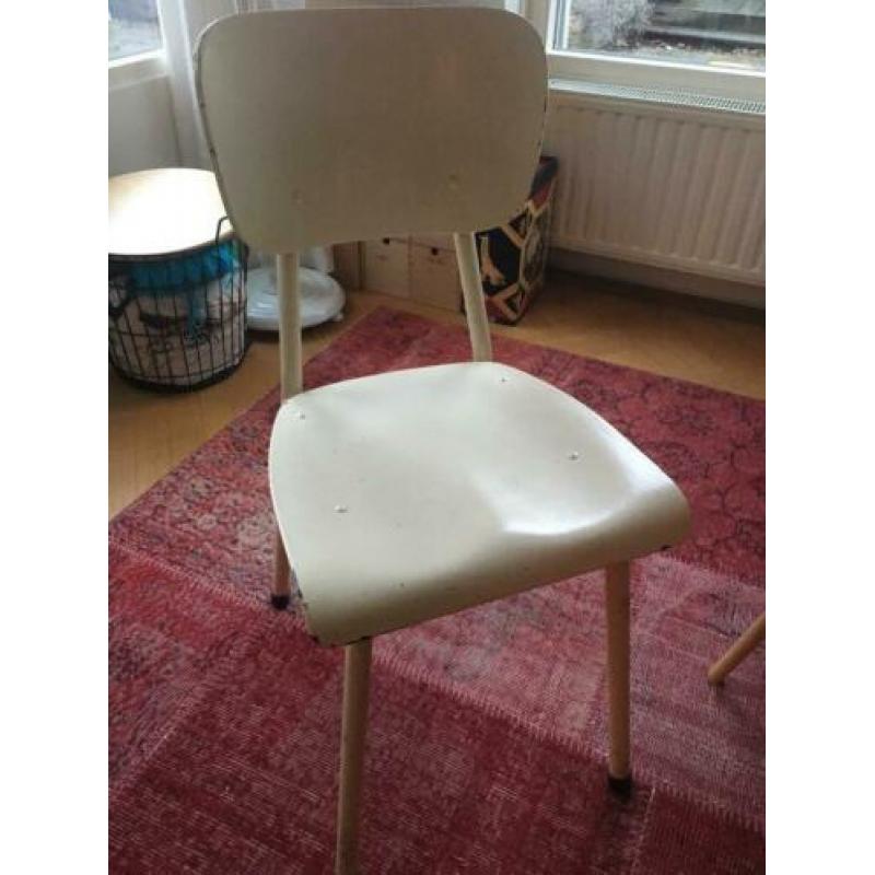 Vintage keukentafel en stoelen. Brabantia