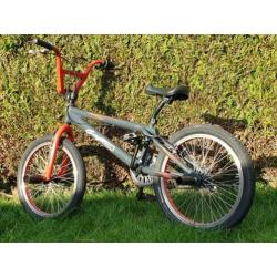 Mooie BMX met 360 graden stuur, stepjes, V- brakes