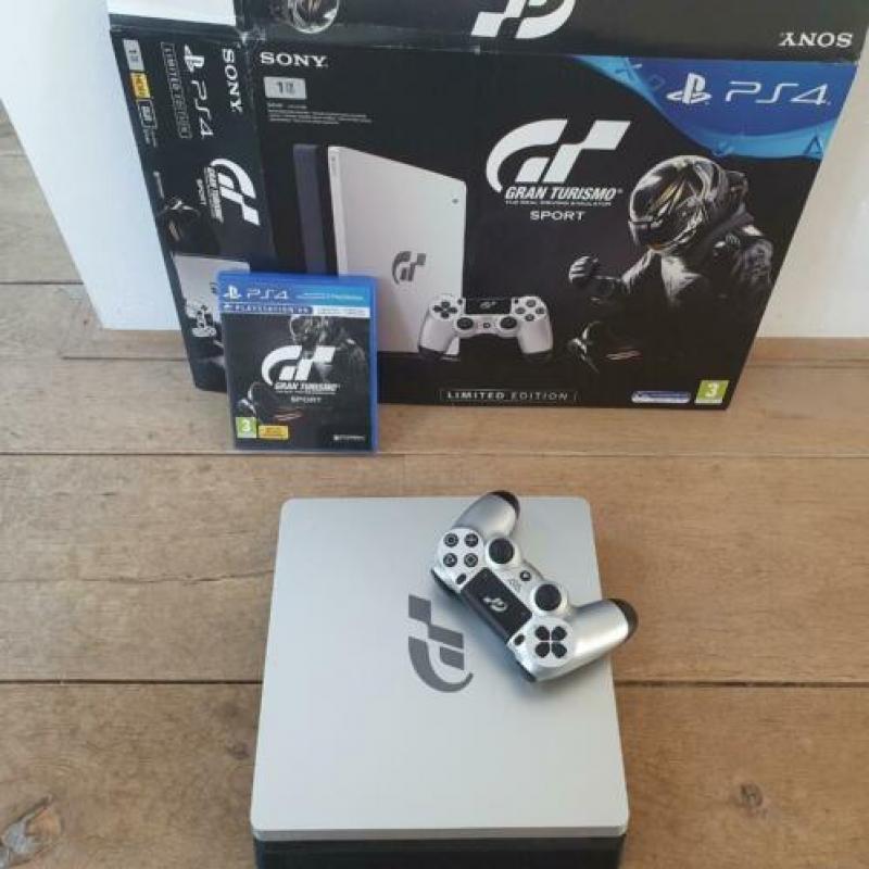 Ps4 slim 1 tb 1 controller + 8 games Zo goed als nieuw