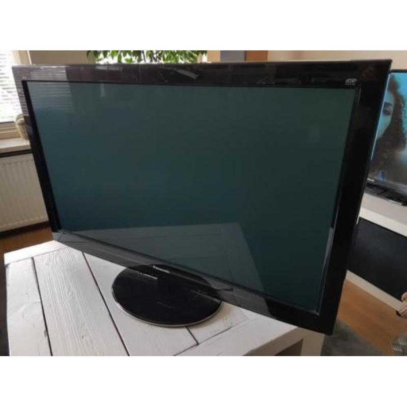 Plasma tv, Full HD, 42 inch, 3D brillen en met afst bed.