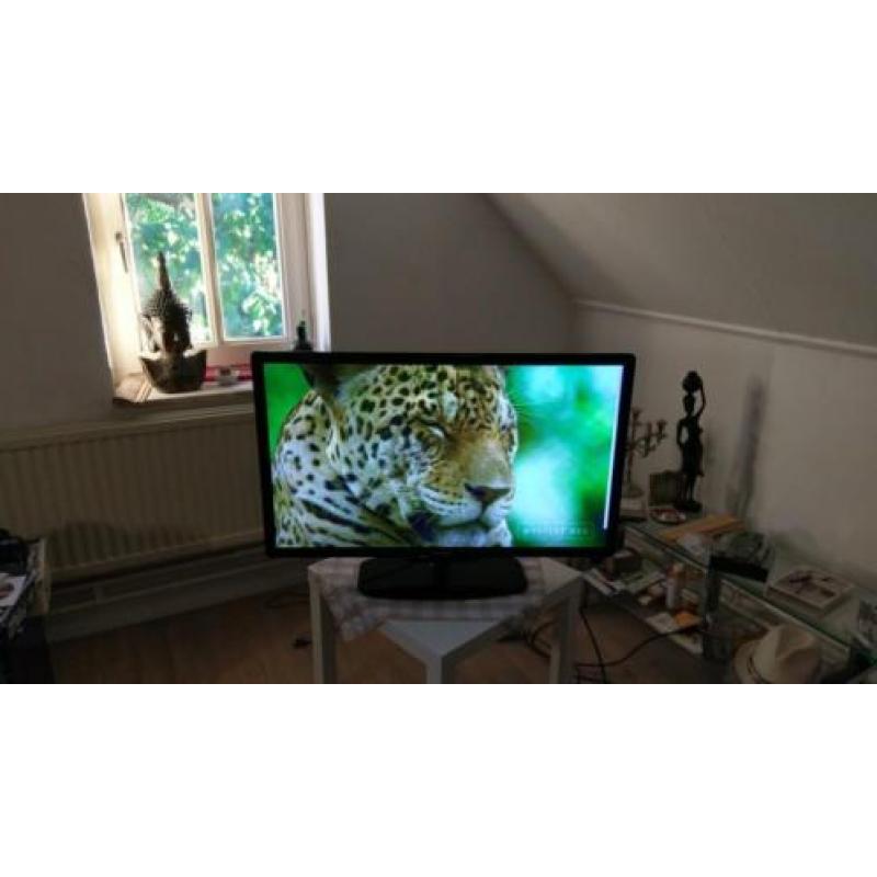 PHILIPS televise 40" LED, model 40PFL5206H/12