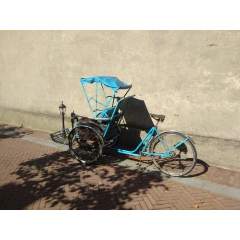 Leuke blauwe riksja fiets