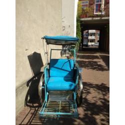 Leuke blauwe riksja fiets