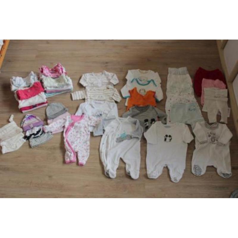 Groot Pakket babykleding maat 50/56