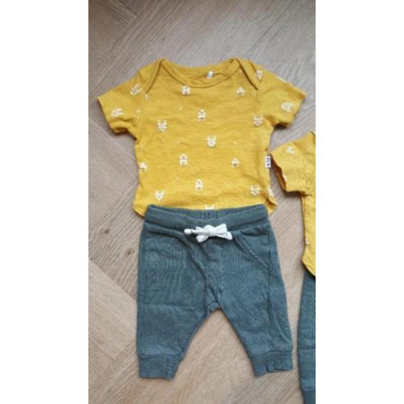 2 Setjes Babykleding maat 50 (tweeling)