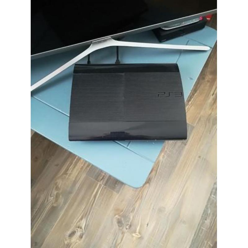 PS3 super slim 500g+kontrole+spellen