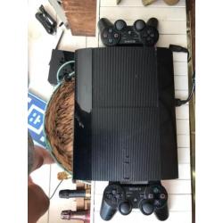 Te Koop Playstation 3 met 2 controles.