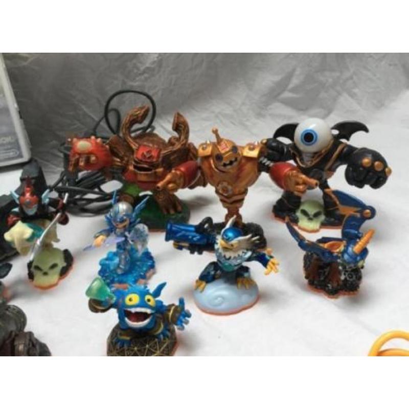 Wii Skylanders,18 skylanders,portal,spel,controller,nunchuck