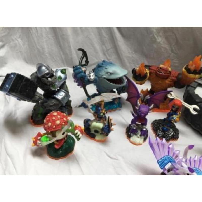 Wii Skylanders,18 skylanders,portal,spel,controller,nunchuck